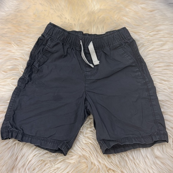 Old Navy 3 Pack Shorts Bundle in Tan, Gray & Army Green in Size 4T - Picture 2 of 10